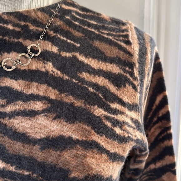 Talbots 100% Cashmere Sweater, 3/4 Sleeves, Animal Print, Small, EUC - Picture 3 of 6